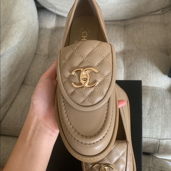 Chanel Loafers 22P BegieQuilted Flap Turn Lock GoldCCLogoSlipOnMule Flat Loafer - Picture 4 of 9